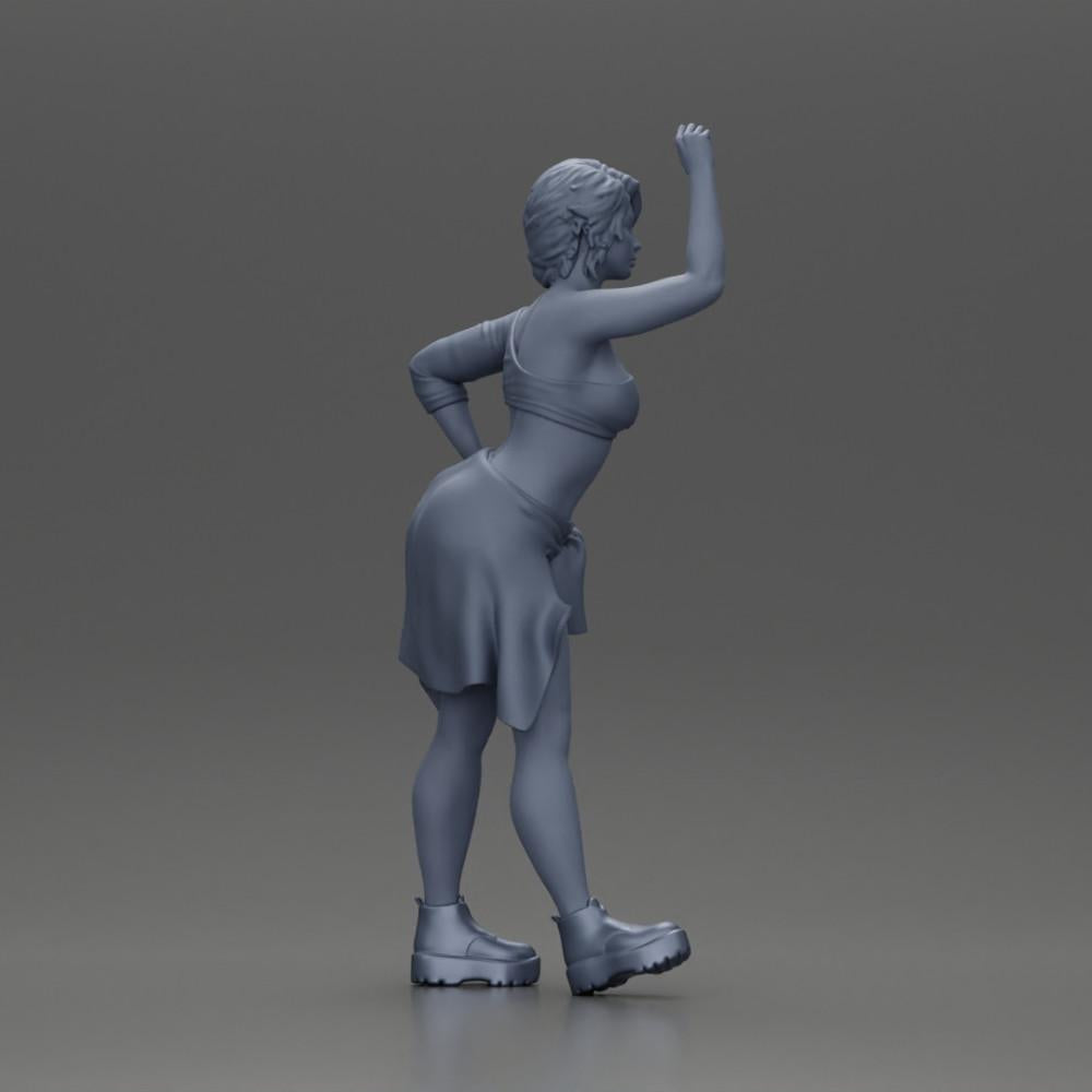 Modello diorama foto prodotto 8: figura in miniatura: ragazza in top e pantaloni corti, camicia legata in vita, braccio sollevato (Rif. Nr. A56)