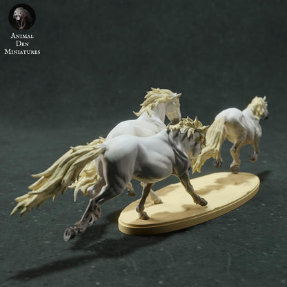 Foto do produto de figura de animal em diorama, modelismo: 0: Figura de animal selvagem: cavalos Camargue a correr (Ref 01_01_73)