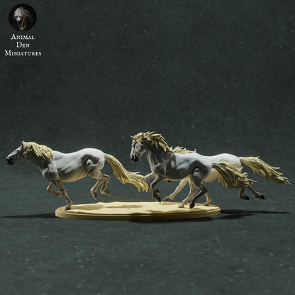 Foto do produto de figura de animal em diorama, modelismo: 0: Figura de animal selvagem: cavalos Camargue a correr (Ref 01_01_73)