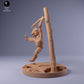 Produktfoto Tier Figur Diorama, Modellbau: 0: Schimpansen Jungtier am Ast hängend: Tiere aus Afrika