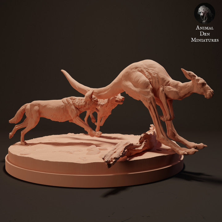 Φωτογραφία προϊόντος φιγούρας ζώου Animal Den Miniatures 1: Φιγούρα άγριου ζώου: Ντίνγκο κυνηγούν ένα κόκκινο γιγαντιαίο καγκουρό (23_04_09)