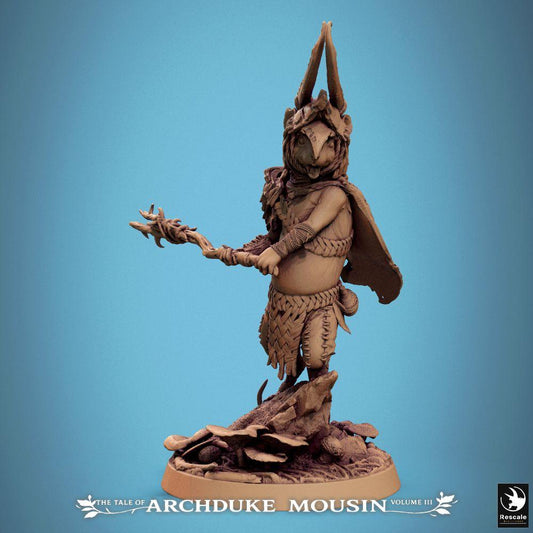 Produktová fotografie Tabletop 28mm Lord of the Print (LotP) 0: Tabletop miniatura: Krysa mág / Myš mág - Zvířecí šaman, druid a vůdce s holí a rohatou čelenkou, boss pro Wargaming, dungeon, skirmish (25_07_I1)