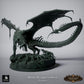 Produktfoto Tabletop 28mm Lord of the Print (LotP) 6: Tabletop Fantasy Miniaturenset: Black Dragon Hunt - Schwarzer Drache mit Jagdhunden auf szenischer Felsenbase (26_03_A1)