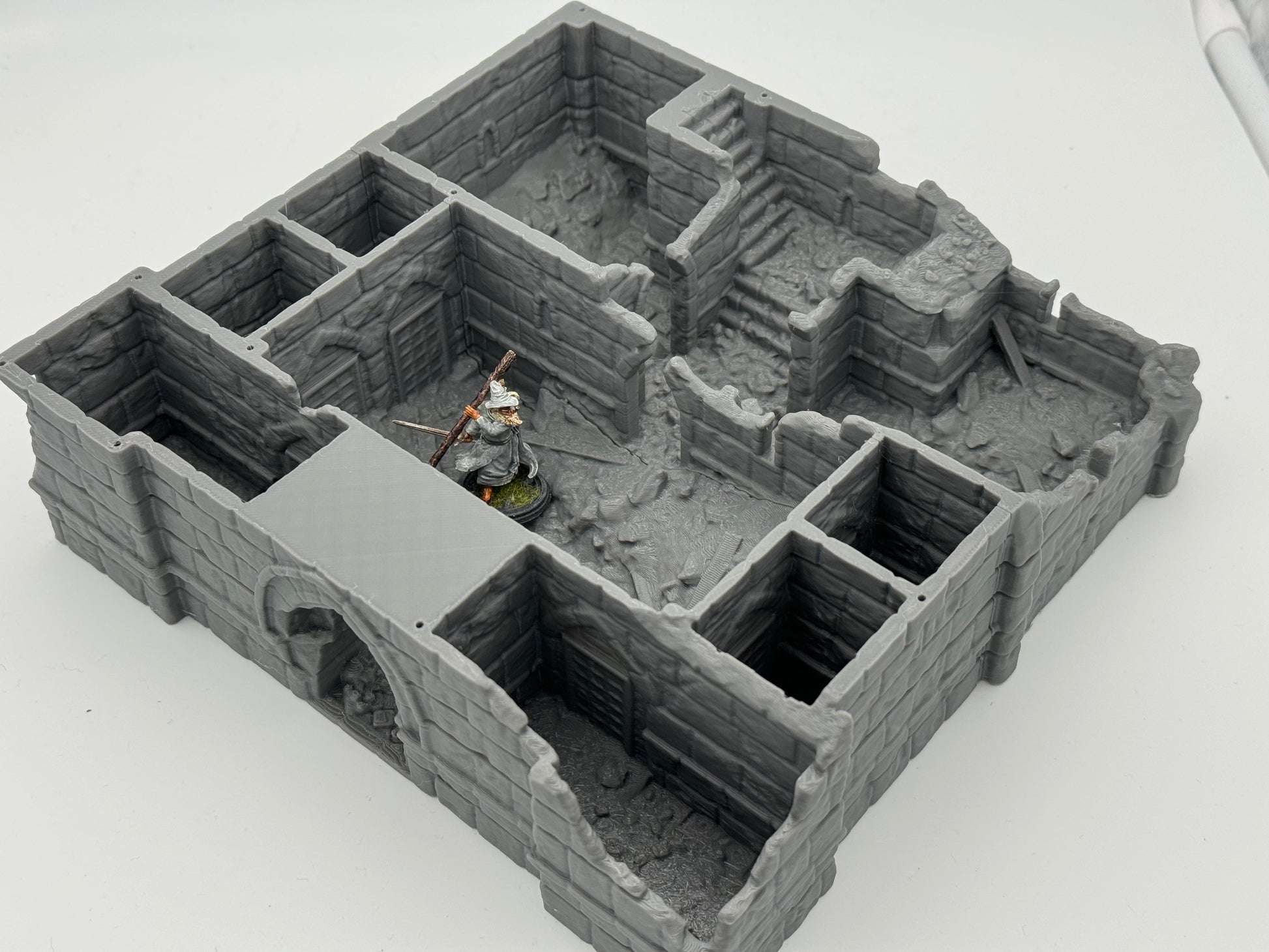 Produktfoto Tabletop 28mm The Printing Goes Ever On (TPGEO)  0: Kaserne Ruinen Ivory City - Gebäude Königreich Gonthan - Barracks Ruins Tabletop Terrain