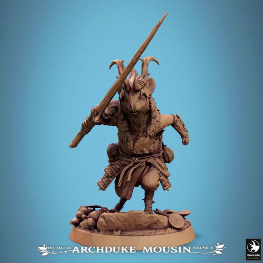 Produktový obrázek Tabletop 28mm Lord of the Print (LotP) 0: Tabletop miniatura: Myš-voják z národa hlodavců, kopiník v útoku, vůdce/špeh - Myší útok (25_07_Q15)