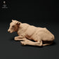 Produktfoto Tier Figur Diorama, Modellbau: 0: Farm Tier Figur: liegendes Kalb - Red Devon Cow