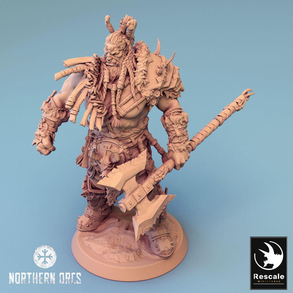Foto do produto Tabletop 28mm Lord of the Print (LotP) 0: Figura de Fantasia: Ork Warlord / Chefe de Guerra Azhrog, Campeão Bárbaro com Machado de Duas Mãos Serrilhado (24_04_E3)