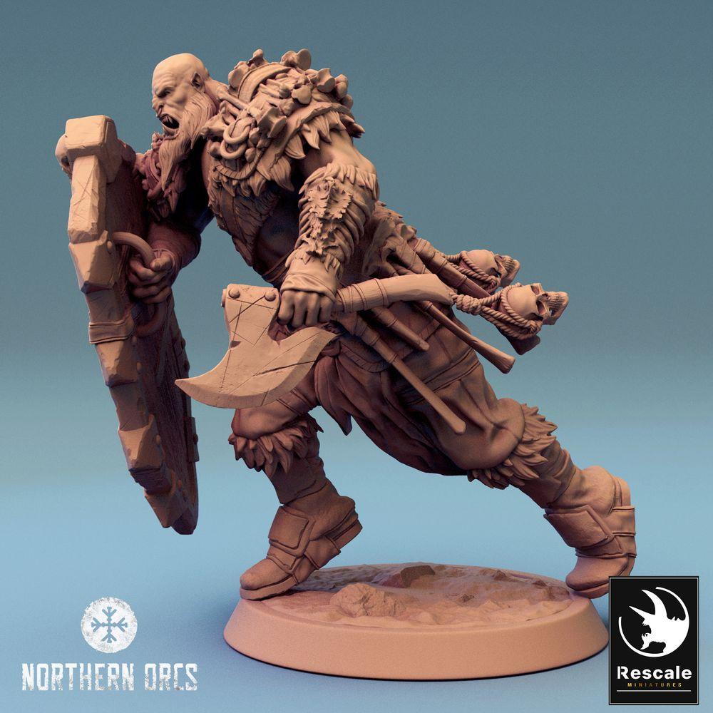 Produktfoto Tabletop 28mm Lord of the Print (LotP) 0: Tabletop miniatura: Ork štítník s sekerou, přední bojovník v útoku, štítoborec, Orc Soldier Axe Run (24_04_H2)