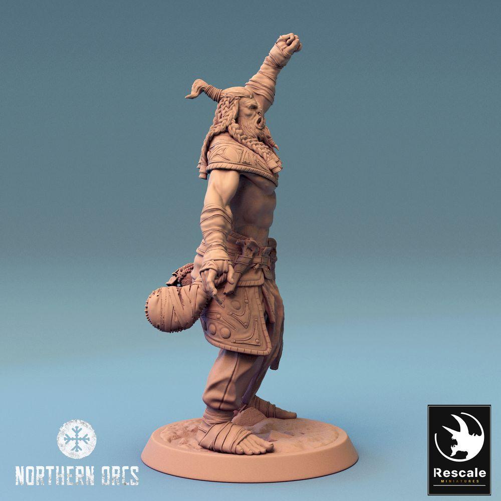 Produktfoto Tabletop 28mm Lord of the Print (LotP) 0: Fantasy figurka: Ork válečník, náčelník v bojovém volání - Barbarský kmenový bojovník (24_04_F2)