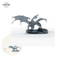 Black Dragon Hunt – Schwarzer Drache mit Jagdhunden auf szenischer Felsenbase: Größenvergleich, ca. 164 mm Gesamthöhe inklusive Base und höchstem Teil, mit 32-mm-Referenzfigur.
