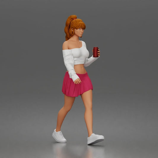 Diorama modelářství produktová fotografie 0: Kráčející figurka: sportovkyně/mladá žena s kelímkem s nápojem ve volnočasovém oblečení (a213)