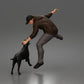Diorama Modellbau Produktfoto 1: Diorama Figur: Geduckter Mann mit Kapuzenpullover (a201)