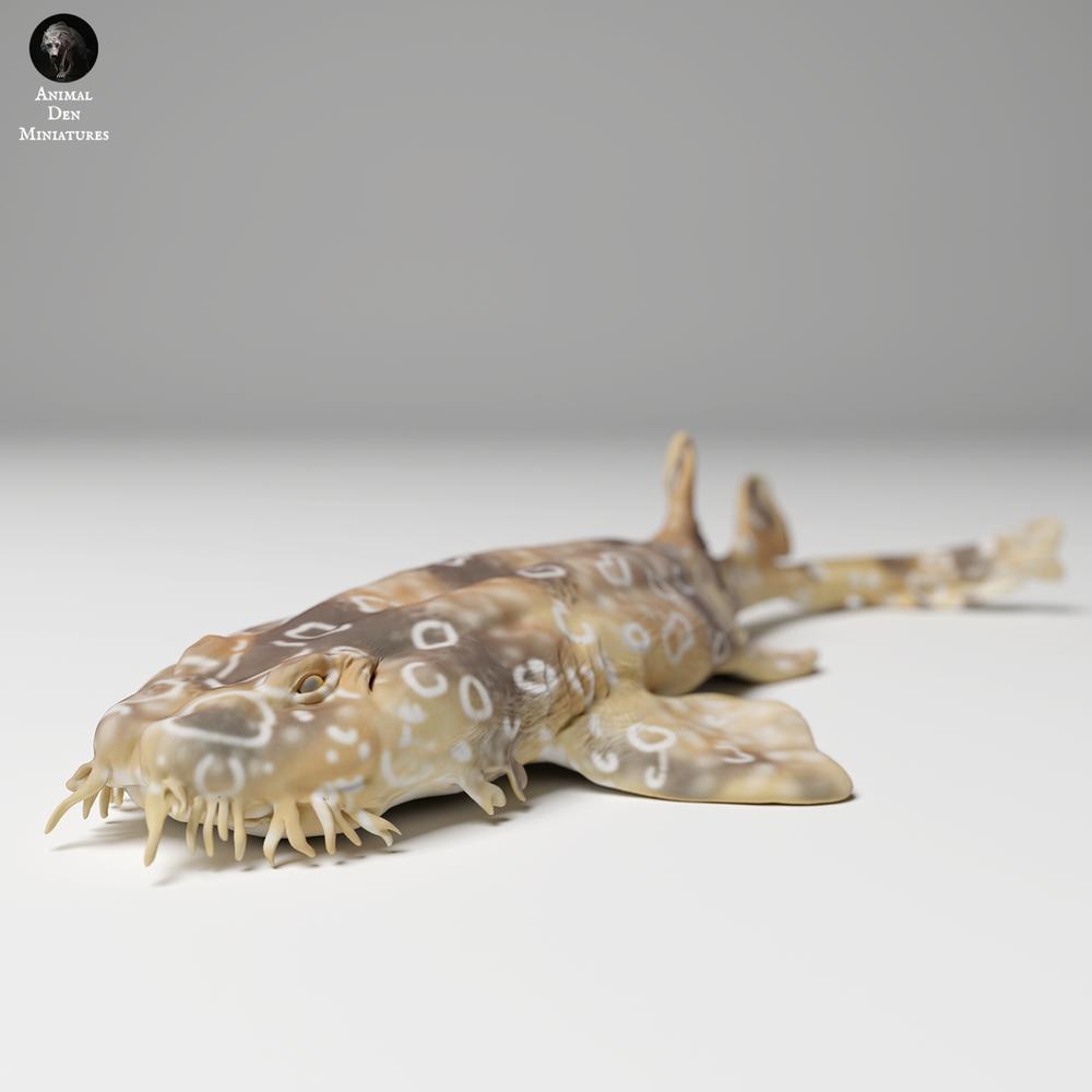 Produktfoto Tierfigur Animal Den Miniatures 2: Meerestier Tierfigur: Gefleckter Teppichhai (24_06_04)