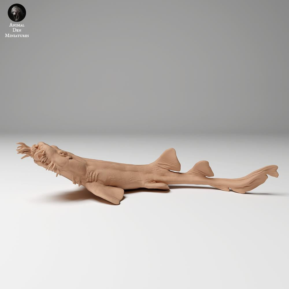 Produktfoto Tierfigur Animal Den Miniatures 0: Meerestier Tierfigur: Gefleckter Teppichhai - auf der Jagd (24_06_05)