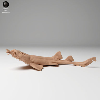 Foto prodotto figura animale Animal Den Miniatures 0: Figura animale marina: squalo tappeto maculato - a caccia (24_06_05)