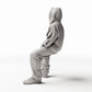 Diorama Modellbau Produktfoto 0: Sitzende Figur: Mann in Hip-Hop Kleidung mit Kapuzenjacke, Mütze und weiter Hose (Ref. Nr. 531)