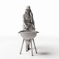 Diorama Modellbau Produktfoto 0: Stehende Figur: Frau mit Grillzange am Kugelgrill (Ref. Nr. 534)
