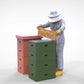Produktfoto Diorama und Modellbau Miniatur Figur: Imker mit Bienenstock