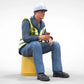 Produktfoto Diorama und Modellbau Miniatur Figur: Bauarbeiter sitzend auf Eimer
